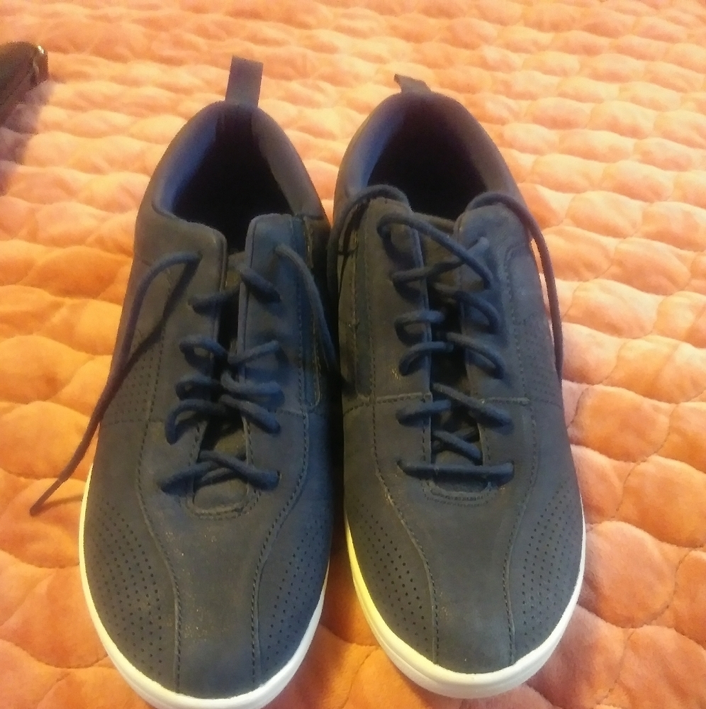 Easy spirit sneakers!!!